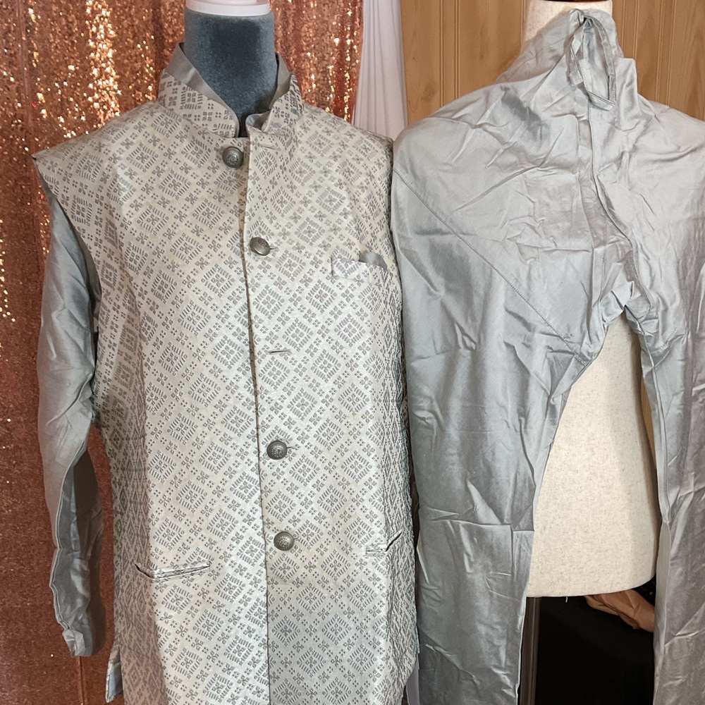 New* KISAH Elegant Silver Patterned Kurta Suit Set